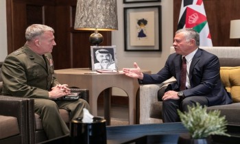 مع الحديث عن تحالف إقليمي.. مسؤول عسكري أمريكي يلتقي ملك الأردن