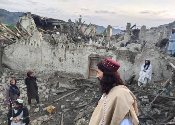 مئات القتلى والجرحى جراء زلزال عنيف ضرب أفغانستان (صور)