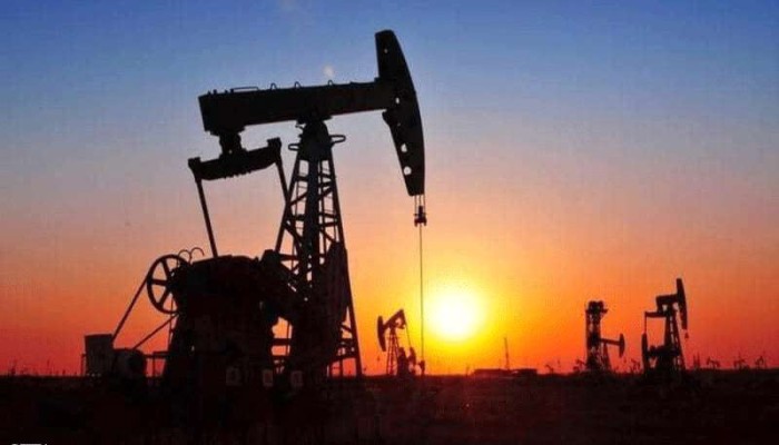 أسعار النفط تهبط حوالي 3%