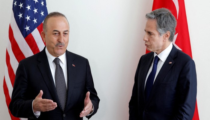 وزيرا خارجية تركيا وأمريكا يبحثان أزمة الحبوب الأوكرانية