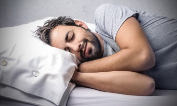 10 نصائح طبية للنوم المريح في ليالي الصيف الحارة
