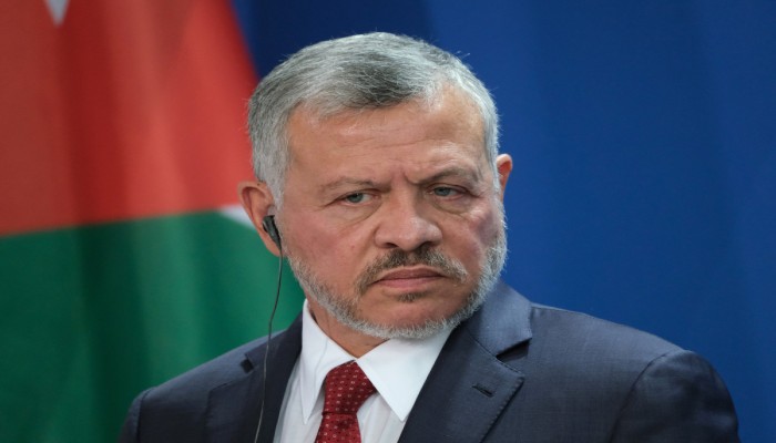 ملك الأردن يدعو إلى محاسبة المقصرين بحادثة تسرب الغاز بالعقبة
