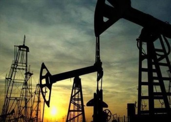 النفط يواصل الانخفاض ويتجه صوب ثالث خسارة أسبوعية