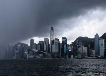 هونج كونج.. فقدان 20 شخصا على متن سفينة جراء العاصفة "تشابا"
