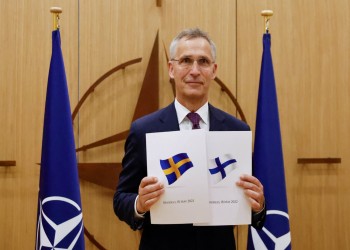 أعضاء الناتو يوقعون بروتوكولات انضمام السويد وفنلندا للحلف