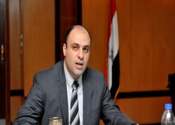 وزير مصري سابق: نظام السيسي يهوي بمصر.. وفوضى محدقة جراء الأزمة الاقتصادية