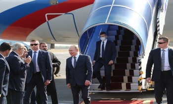 بوتين يصل إلى إيران للقاء رئيسي وأرودغان (فيديو)