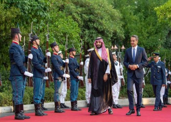 ولي العهد السعودي يصل اليونان ويلتقي رئيس وزرائها