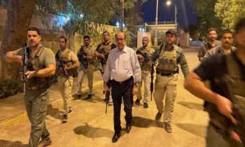 بعد اقتحام البرلمان.. المالكي يظهر حاملا سلاحا وسط بغداد ويثير غضب العراقيين