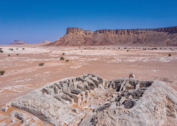 السعودية.. اكتشاف آثار من العصر الحجري في صحراء الربع الخالي