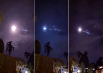 سقوط حطام الصاروخ الصيني شرق المحيط الهندي (فيديو)