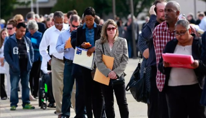ارتفاع طلبات إعانة البطالة الأمريكية وتراجع تسريح العمالة في يوليو