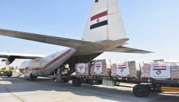 السودان.. وصول أول طائرة مساعدات مصرية ضمن جسر جوي لمتضرري النزاع القبلي