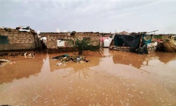 سيول جارفة تقتلع مخيمات النازحين في مأرب اليمنية