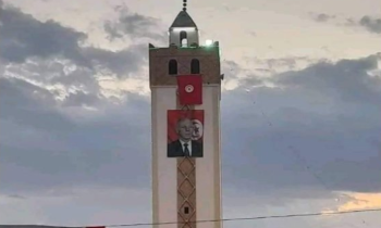 صورة قيس سعيد على مئذنة مسجد بتونس.. ومنتقدون: لم يفعلها بورقيبة أو بن علي