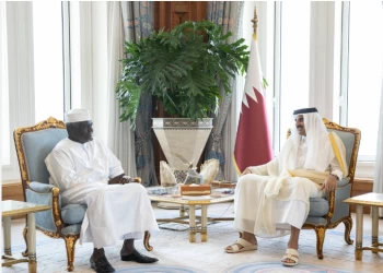 بعد يوم من اتفاق تشاد.. أمير قطر يستقبل رئيس مفوضية الاتحاد الأفريقي