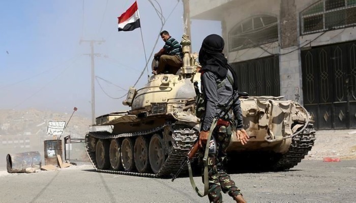 الجيش اليمني يسيطر على معسكرات تابعة لقوات تدعمها أبوظبي
