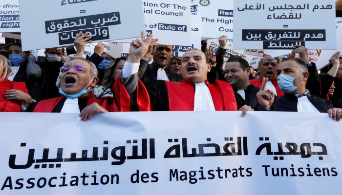 المحكمة الإدارية التونسية توقف قرارات سعيد بعزل عشرات القضاة