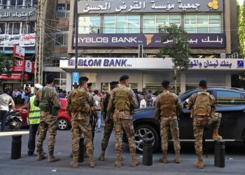 مسلح لبناني يحتجز رهائن داخل بنك وسط بيروت.. لماذا؟ (فيديو)