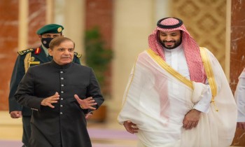 بعد أنباء تجديد الوديعة.. رئيس وزراء باكستان يهاتف ولي العهد السعودي