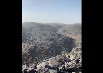 بعد بحث ليوم كامل.. إنقاذ سوداني من موت محتوم بين الجبال بالسعودية (فيديو)