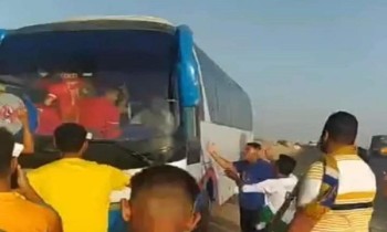 مصر.. الاعتداء على حافلة الأهلي قبل مباراة مع الإسماعيلي (فيديو)