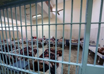 مصر.. منظمة حقوقية تتهم إدارة سجن جمصة بتعذيب وتغريب نزلائه