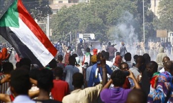 الخرطوم.. متظاهرون يغلقون شوارع للمطالبة بحكم مدني