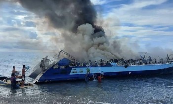 الفلبين.. اشتعال النار في عبارة وإنقاذ معظم ركابها