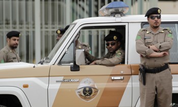 خلال شهر.. توقيف 76 موظفا حكوميا بالسعودية في قضايا فساد