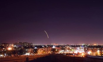 ما علاقة إيران بالقصف الإسرائيلي على مطاري حلب ودمشق؟