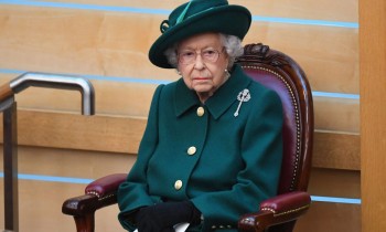دول خليجية وعربية تنكس الأعلام حدادا على الملكة إليزابيث