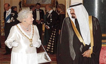 عمرها 24 عاما.. قصة توتر عاهل السعودية الراحل خلال لقاء بالملكة إليزابيث