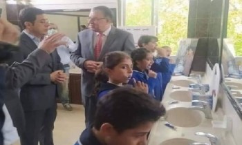 وزير التعليم المصري في حمام مدرسة.. الكشف عن حقيقة صورة أثارت جدلا