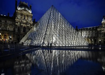 لتوفير الطاقة.. معالم باريس الشهيرة تقلل فترة إضاءتهما
