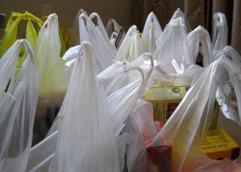 عمان تبدأ حظر استيراد الأكياس البلاستيكية من يناير 2023