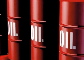 تراجع الدولار والمخاوف بشأن المعروض يرفعان أسعار النفط