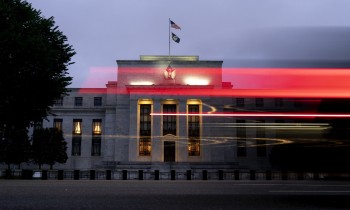 الفيدرالي الأمريكي يرفع الفائدة 0.75% ويتوقع وصولها إلى 4.6%