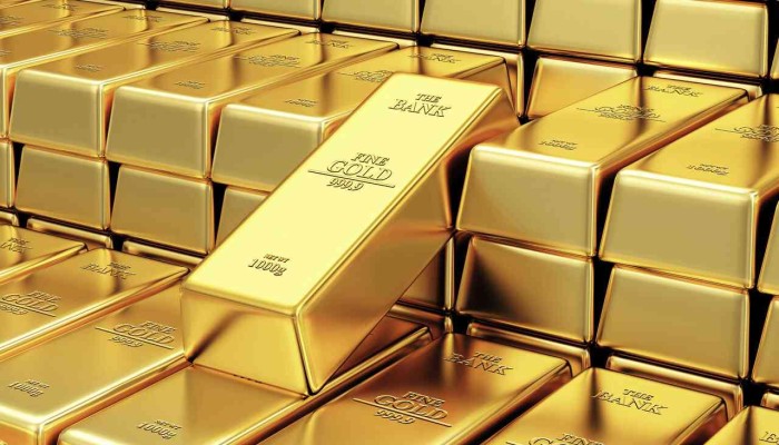 الذهب يتراجع لأدنى مستوى في عامين