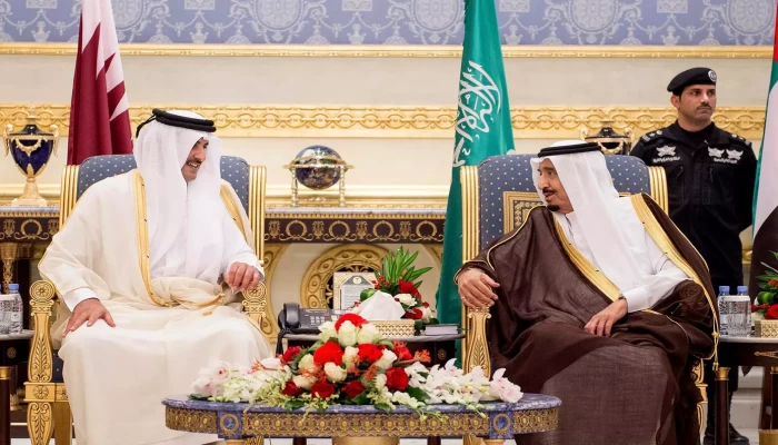 أمير قطر يهنئ عاهل السعودية بذكرى اليوم الوطني