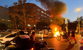 ارتفاع ضحايا قمع احتجاجات إيران إلى 50 قتيلا والجيش يهدد "الأعداء"
