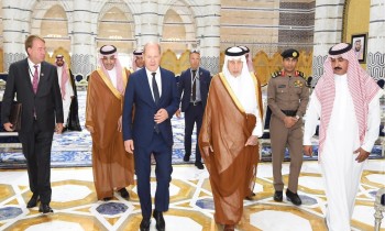 المستشار الألماني يصل إلى السعودية في مستهل جولته الخليجية