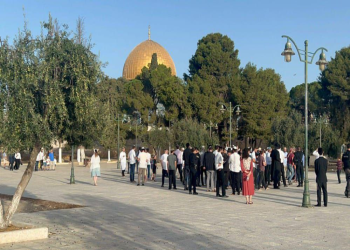 مستوطنون يقتحمون المسجد الأقصى بحماية شرطة إسرائيل