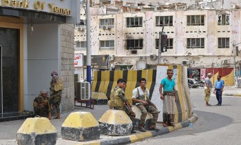 وزيران: توقف الاتصالات في عدن بعد ساعات من عودتها