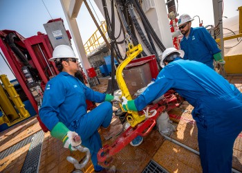 بلومبرج: السعودية تضع موازنة 2023 على أساس 76 دولارا لبرميل النفط