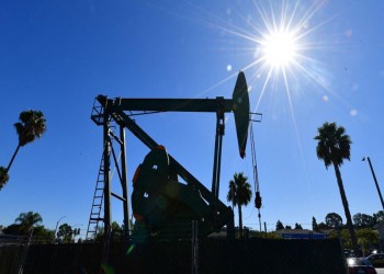 النفط يقفز أكثر من 3% مع بحث أوبك+ خفض الإنتاج