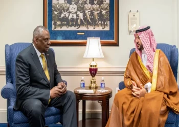 وزير الدفاع السعودي الجديد يجري أول اتصال مع نظيره الأمريكي