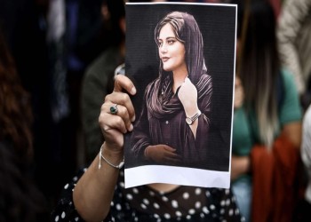 بقص شعرهن.. ممثلات عالميات يتضامنّ مع الإيرانية مهسا أميني (فيديو)