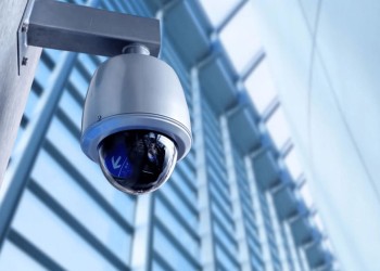 التطبيق بعد 180 يوما.. نظام كاميرات المراقبة الأمنية يثير المخاوف بالسعودية