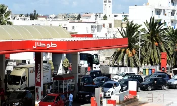الاحتياطي يكفي أياما.. أزمة الوقود تتواصل في تونس وتصل للسلع الأساسية